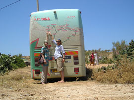 De Rif Tour bus in Beni Boufrah